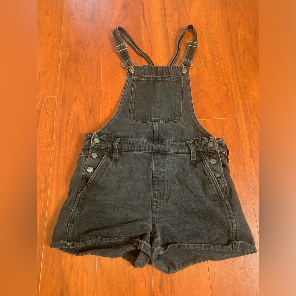 Madewell Adirondack short overalls in washed black Size M